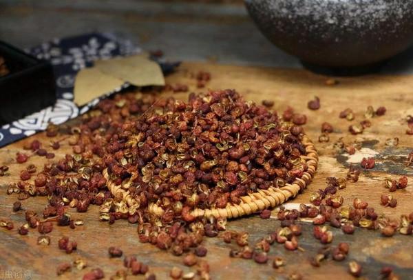 俗話說：“魚不蒜，牛不韭，羊不姜，豬不椒”，指的是什麼意思？