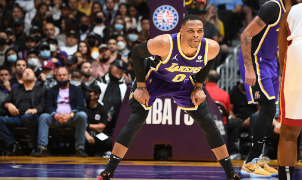 威少三雙！湖人加時逆轉熱火，濃眉24+13希羅27分，巴特勒傷退