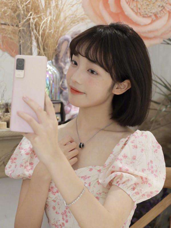 哪款手機自拍更厲害?八千多的蘋果意外敗給了兩三千的國產機 哪款手機自拍更厲害?八千多的蘋果意外敗給了兩三千的國產機