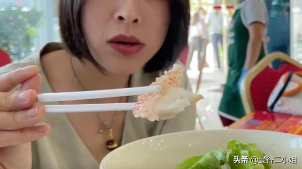 中國人在泰國生活，慕名來吃曼谷的中餐廳，一隻滷鵝傳了四代人