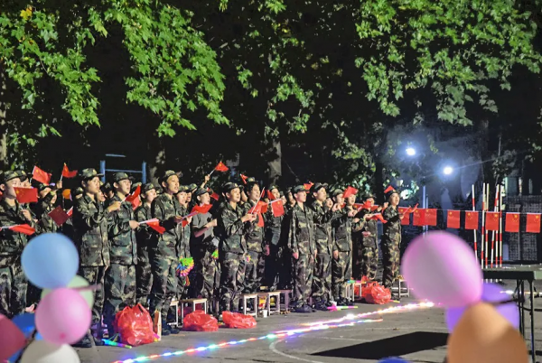 來到軍營,這些“第一次”讓她們永生難忘! 來到軍營,這些“第一次”讓她們永生難忘!