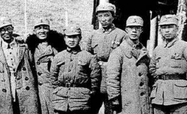 1956年，胡耀邦當選為中央委員，給毛主席寫信：我的心裡無限痛苦