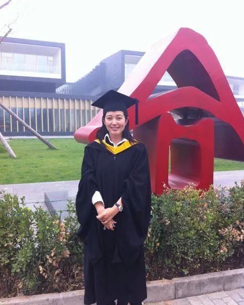 李冰冰的“上位”史，和她身後三個重要的“大功臣”