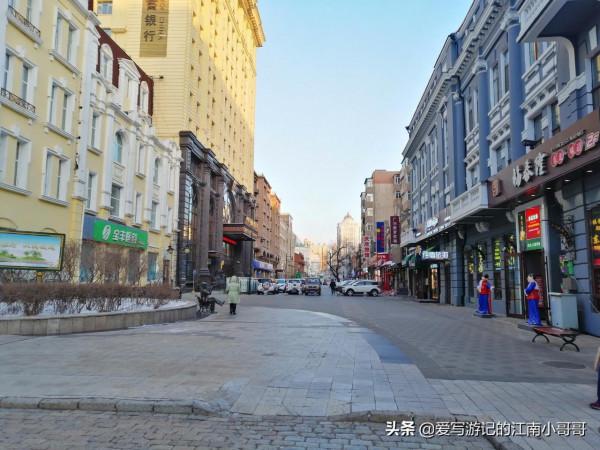 到達中央大街時氣溫很低，於是吃一根老牌的馬迭爾冰棒溫暖自己