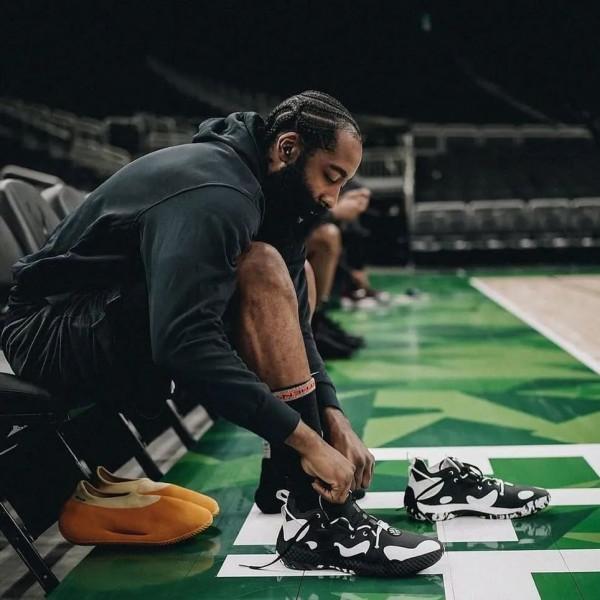 NBA 新賽季球鞋上腳!哈登上腳曝光「下一代」戰靴 NBA 新賽季球鞋上腳!哈登上腳曝光「下一代」戰靴