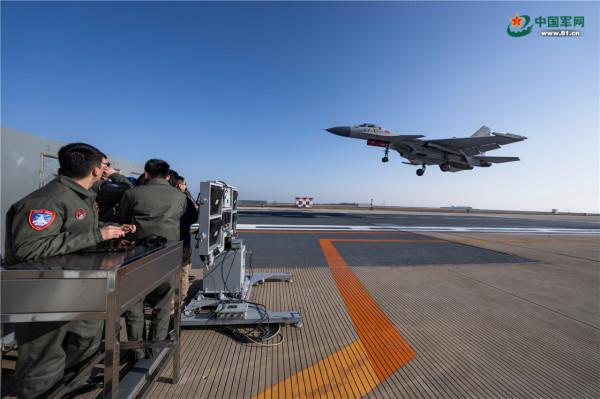 特稿丨航線——記海軍航空大學某基地艦載機飛行教官群體