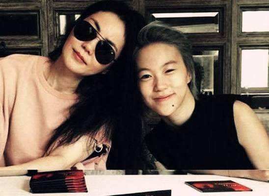 王菲前夫竇唯：兩次離婚最對不起女兒，兩份嫁妝背後是深沉的父愛