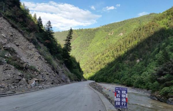 川藏線上最美的公路,比318公路還漂亮,只是走過的人不多 川藏線上最美的公路,比318公路還漂亮,只是走過的人不多