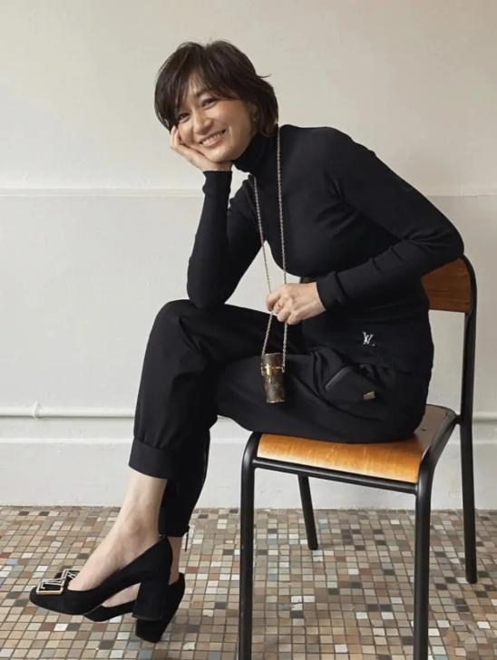 憑著“高雅穿搭”，50+的她美成一幅畫！3個精髓，帶你輕鬆取經