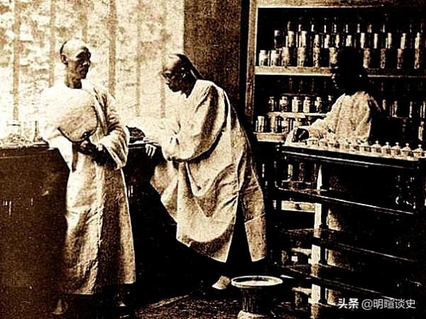 清代一樁奇案，老宅半夜鬧鬼，案情撲朔迷離，捕頭破案，揭穿謎底