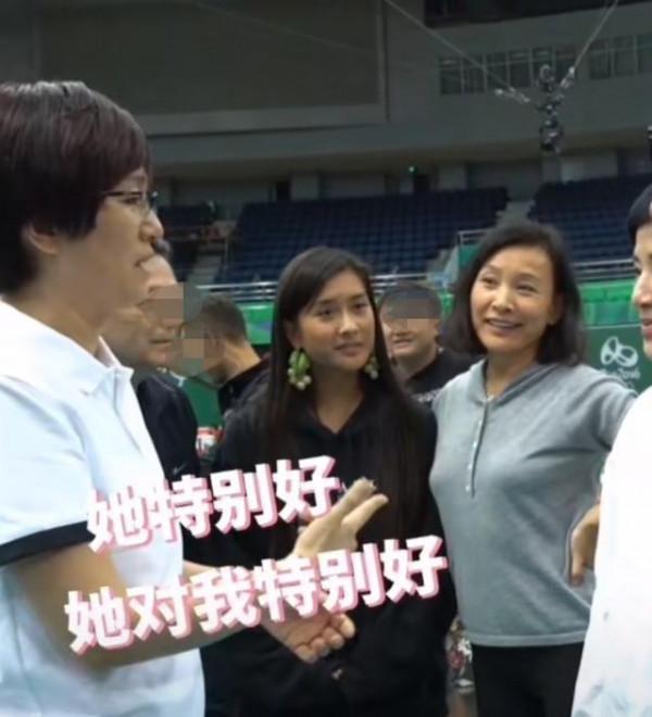 劉曉慶閨蜜是郎平,跳水皇后閨蜜是歌手?名人圈閨蜜組合太神奇 劉曉慶閨蜜是郎平,跳水皇后閨蜜是歌手?名人圈閨蜜組合太神奇