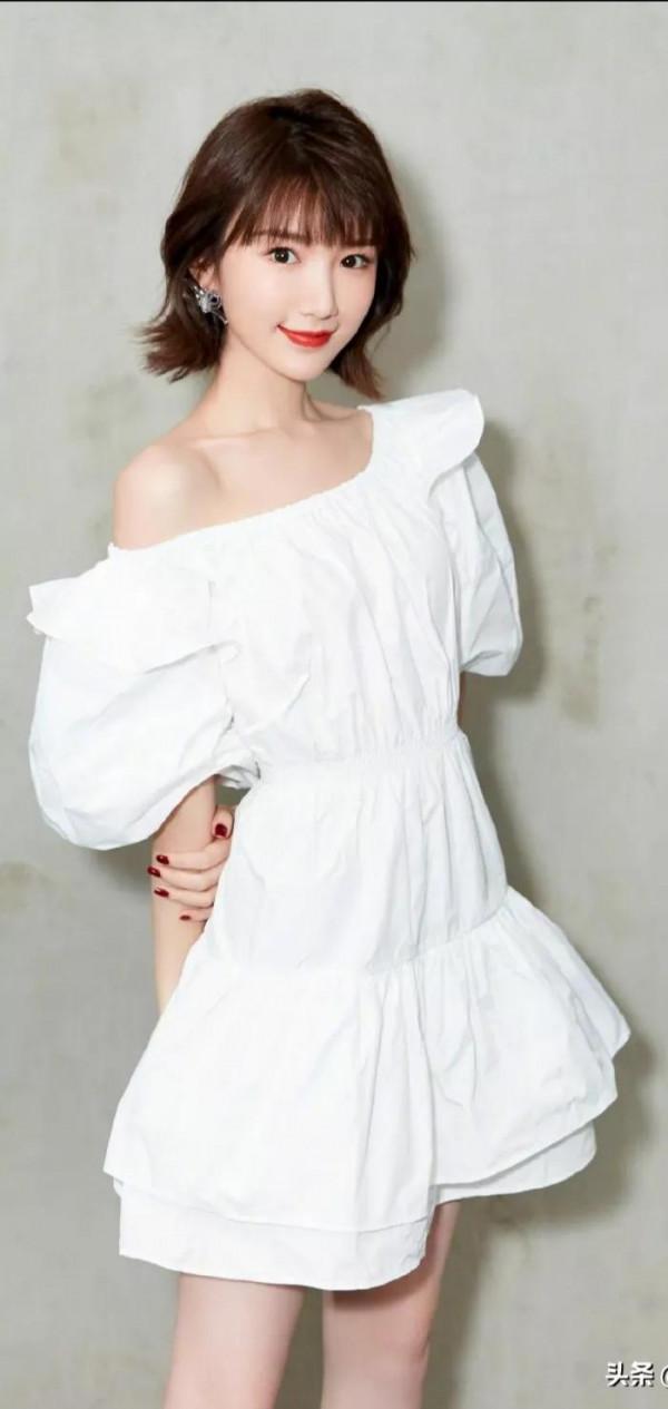 毛曉彤美照一冊，欣賞