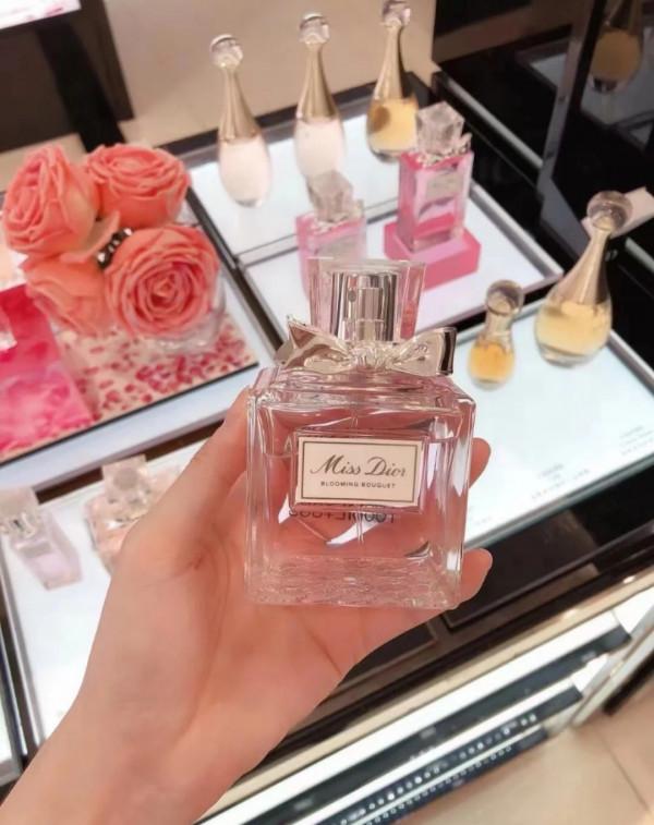 什麼香水好聞又持久?這5款才最受女生喜愛的系列,你集齊了嗎? 什麼香水好聞又持久?這5款才最受女生喜愛的系列,你集齊了嗎?