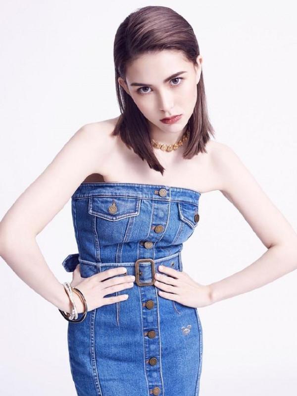 天王嫂昆凌不走甜美風,牛仔套裝帥出天界,怪不得迷倒周董 天王嫂昆凌不走甜美風,牛仔套裝帥出天界,怪不得迷倒周董