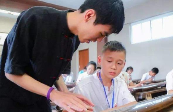 四川30位教師“頂風作案”,違規補課受處分,學校和機構難逃重罰 四川30位教師“頂風作案”,違規補課受處分,學校和機構難逃重罰