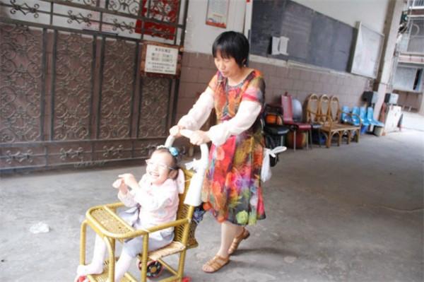 雲南42歲殘疾媽媽，欠鉅款做試管嬰兒，女兒出生後她卻追悔莫及