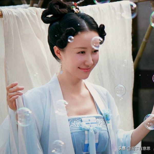 做演員的時候很成功,做網紅也是很成功的80後女演員 做演員的時候很成功,做網紅也是很成功的80後女演員