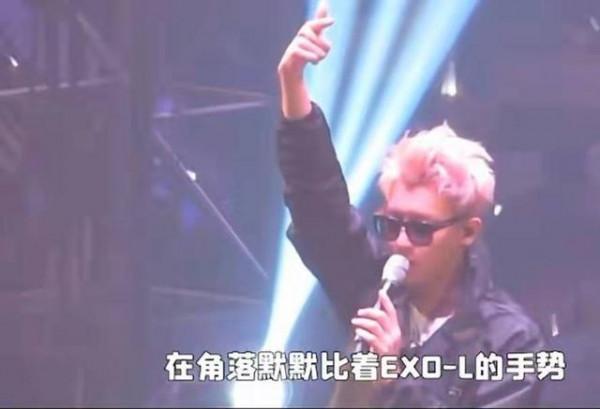 黃子韜：成名後不忘本，把啞巴發小留身邊，還出錢給他開咖啡店