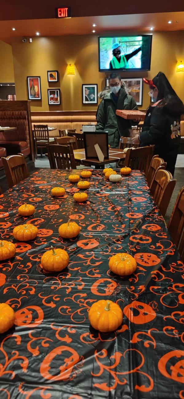 來加拿大第一個萬聖節，孩子期待了半個月，收穫滿滿