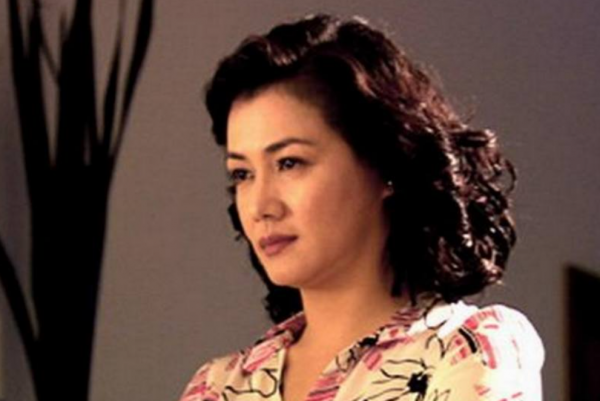 2016年孟庭麗累死在片場，被家人吸血多年，未下葬就開始清點遺產