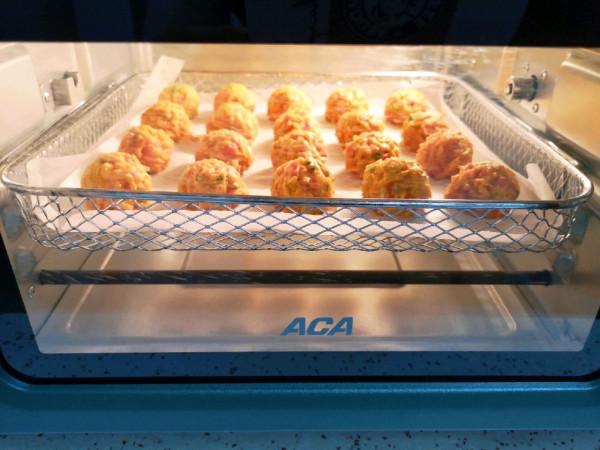 自制胡蘿蔔丸子,外酥裡嫩,香醇可口,放涼不發硬 自制胡蘿蔔丸子,外酥裡嫩,香醇可口,放涼不發硬