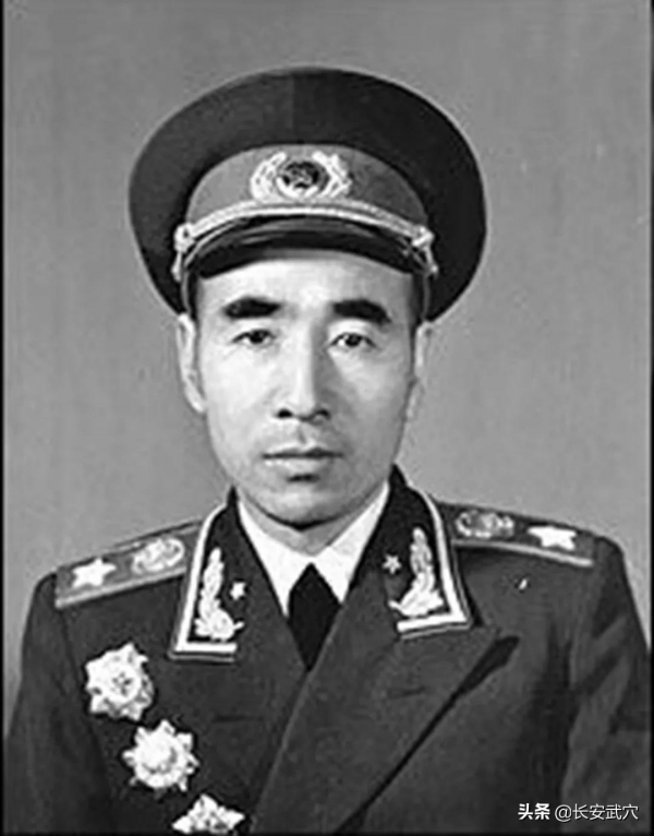 彭德懷回國，鄧華請求粟裕接任朝鮮戰場總指揮，毛主席為何拒絕？