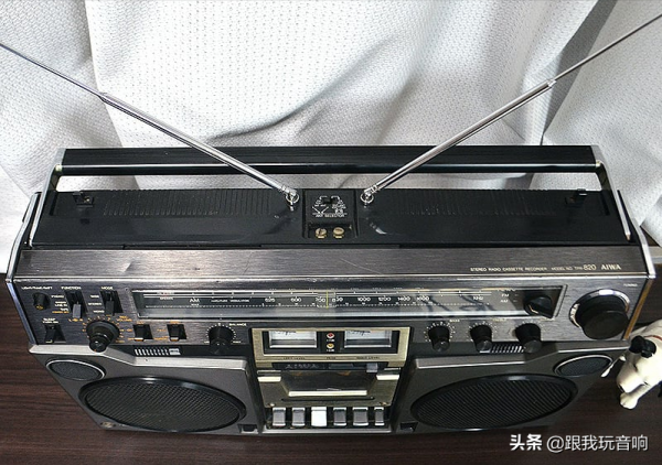 愛華 AIWA TPR-820 經典雙UV表四喇叭音響 收音機 錄音機