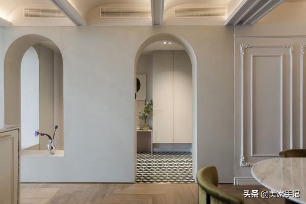 這位女主很有眼光，買下被人嫌棄的頂樓，結果裝修後被超多人羨慕