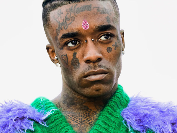 看著都疼!墨西哥說唱歌手將幾十條金鍊植入頭皮打造一頭“金髮” 看著都疼!墨西哥說唱歌手將幾十條金鍊植入頭皮打造一頭“金髮”