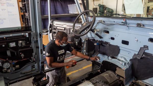 特斯拉超充站也能充路虎？ECD推出純電衛士，售價不低於20萬美元