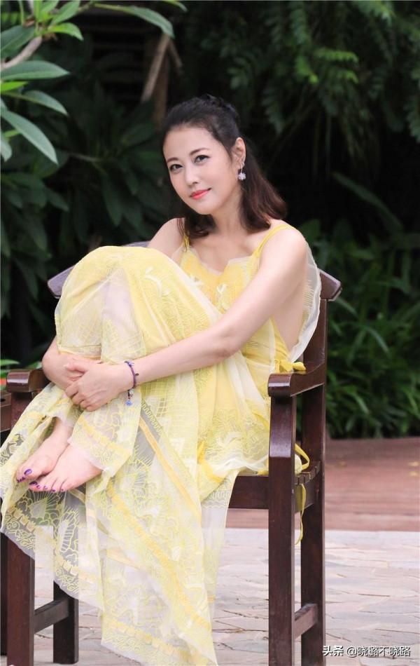 女人過了48歲儘量少燙“大媽卷”,推薦這5種髮型,時髦顯氣質呀 女人過了48歲儘量少燙“大媽卷”,推薦這5種髮型,時髦顯氣質呀