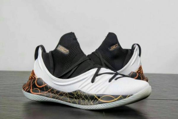 庫裡9代曝光！外形好似休閒鞋，中底科技沒變化，UA不想玩啦？