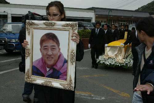 飛越黃河的柯受良地位有多高？張學友出錢治喪，劉德華為其女送嫁