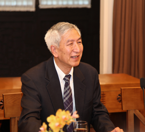 他沒有軍銜，卻擔任過新中國的國防部長，後代都非常出色