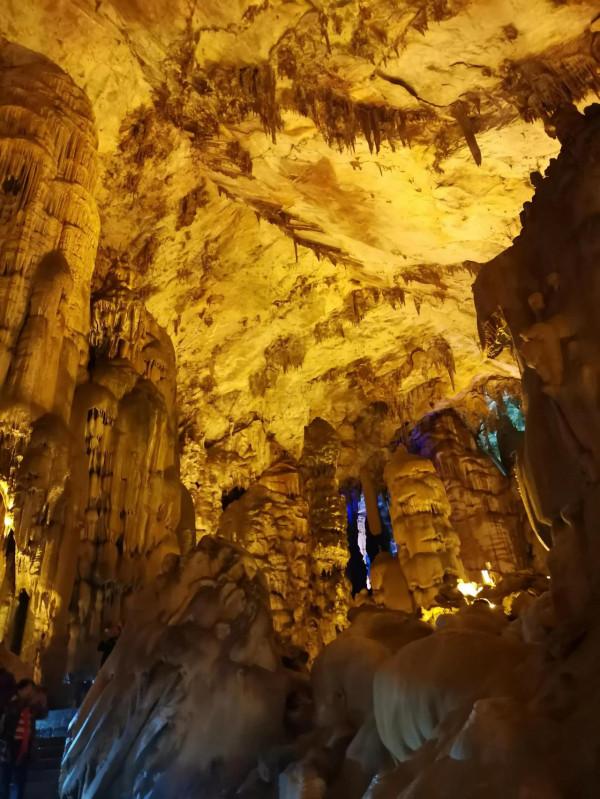 貴州織金洞裡的鐘乳石美極了