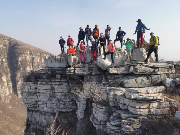 需要的越少快樂越多 在攀崖中尋找快樂的生活 需要的越少快樂越多 在攀崖中尋找快樂的生活