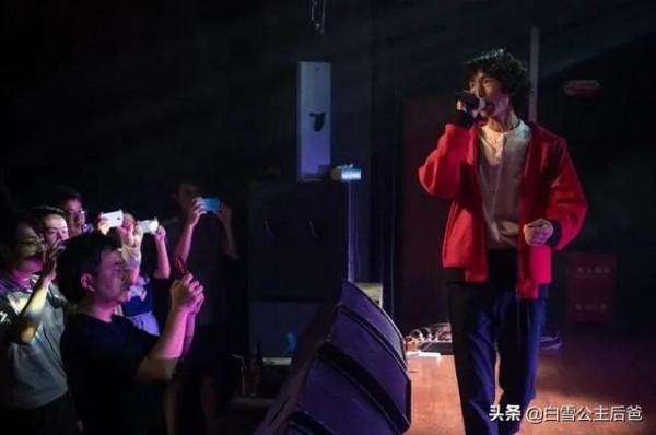 《我的滑板鞋》爆紅再到消失,演唱者“龐麥郎”已進神經醫院 《我的滑板鞋》爆紅再到消失,演唱者“龐麥郎”已進神經醫院