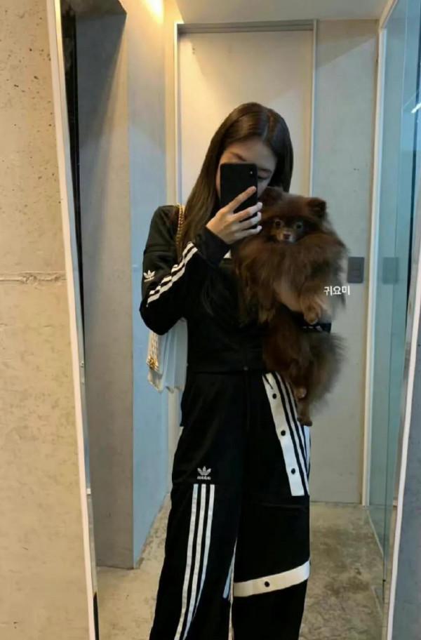 Jennie的對鏡自拍，咱就是說一把子饞住了