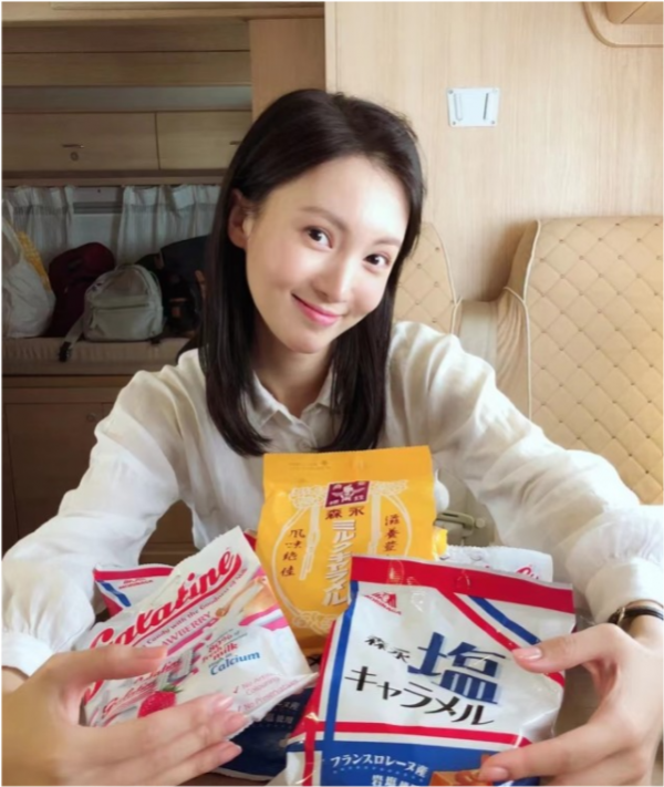 明星也愛吃“幾塊錢”的零食：肖戰吃到上頭，譚松韻拍戲都在吃