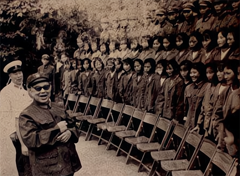 大授銜時，他是職位最高的開國中將，舅舅是元帥，大舅哥後成主席