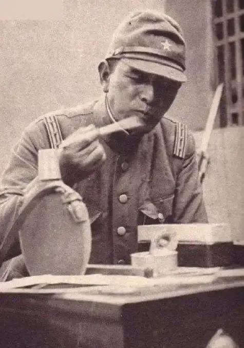 日軍軍官與士兵的待遇到底有多大?津貼相差數十倍 連飯盒都分等級 日軍軍官與士兵的待遇到底有多大?津貼相差數十倍 連飯盒都分等級