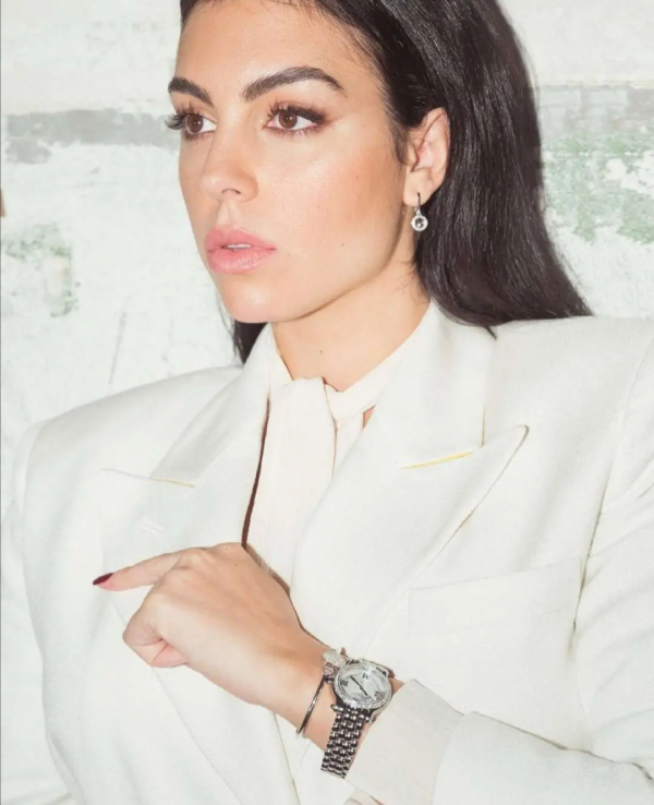 近日C羅宣佈女友喬治娜懷雙胞胎