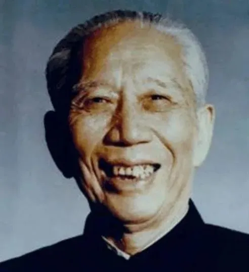 王震將軍品格高貴，書法也雄渾大氣，鼓舞人心，很有藝術美感