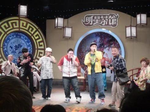 對比東北笑星，看看巴蜀喜劇的消亡史，它的出路到底在哪裡