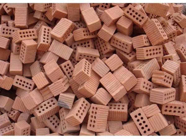 農村常用來蓋房的紅磚，發現被國家禁用？紅磚到底怎麼了？