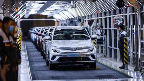 2&period;5萬預訂單&sol;售價19萬元 越南首款純電動汽車交付