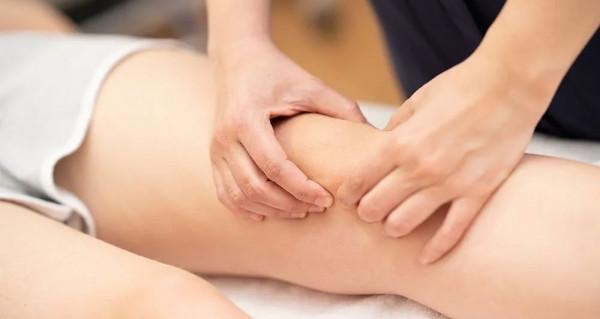 上下樓梯膝蓋痛？這樣簡單「甩甩腿」，緩解疼痛、強健膝蓋