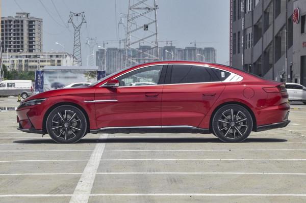 漢EV：中大型電動車，494馬力，破百3.9秒，續航里程550公里