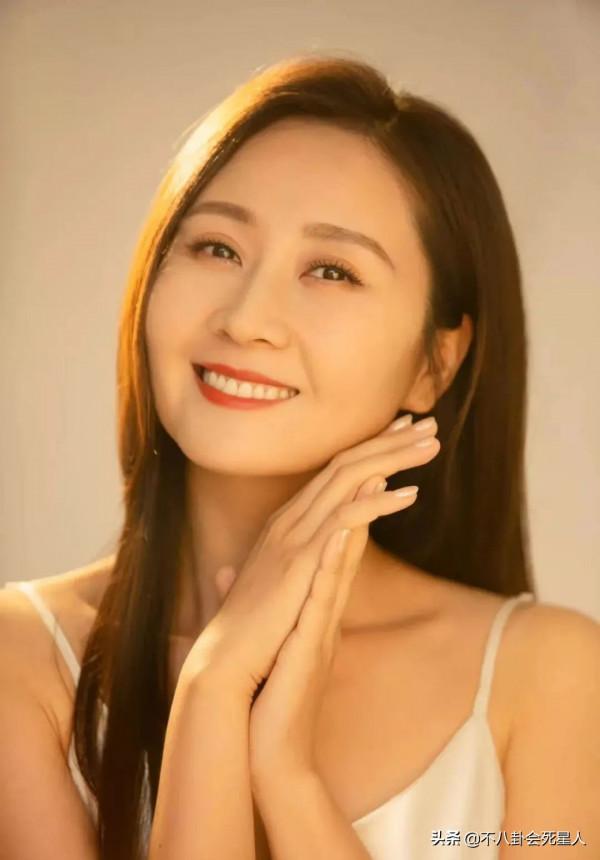 那些老了就演皇后太后的演員，年輕時都是大美人，老了氣質依舊