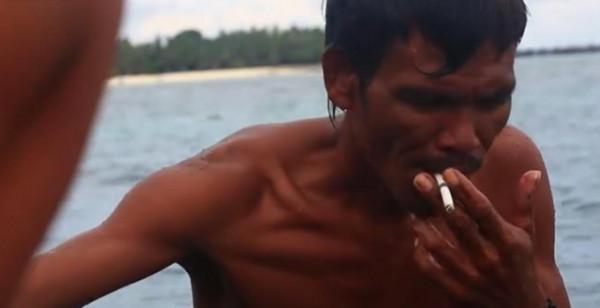 沒有國籍的巴瑤族:一輩子都在海上漂泊,捕魚能在水下憋氣10分鐘 沒有國籍的巴瑤族:一輩子都在海上漂泊,捕魚能在水下憋氣10分鐘